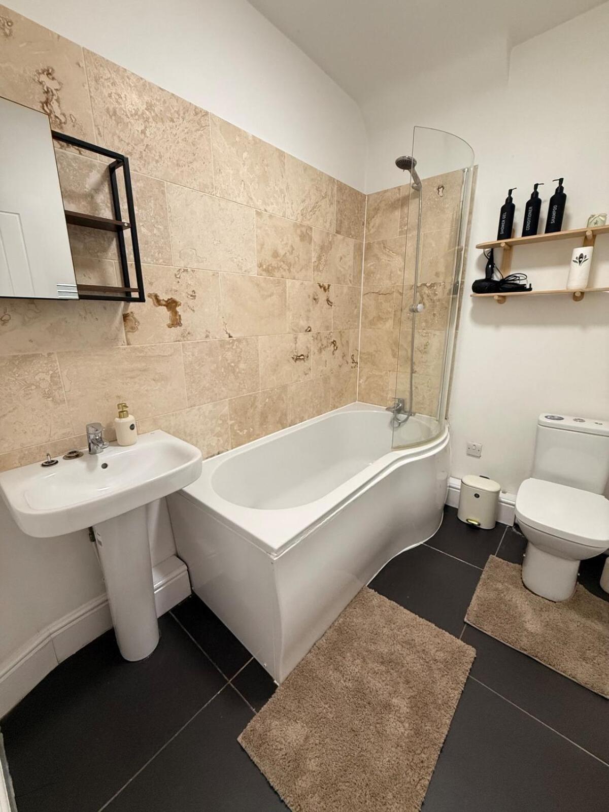 The Coral By Station Apartment